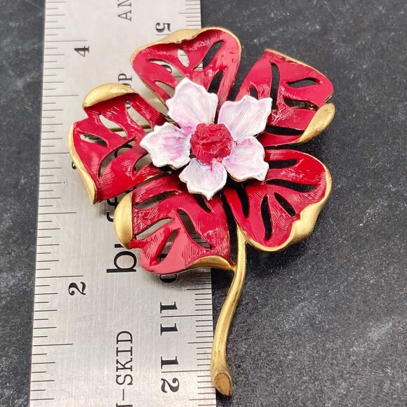 VINTAGE Red white enamel and brass toned metal dimensional flower brooch big pin - Picture 2 of 10